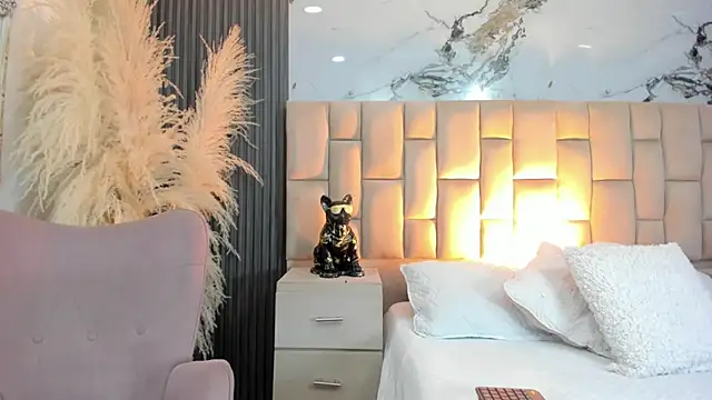 cloesummerr  online show from 02/14/26, 12:38