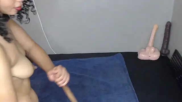 TrishahXo online show from 02/12/26, 06:24