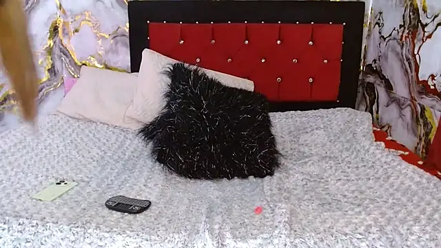 scarlethcooper99 online show from 04/07/26, 10:22