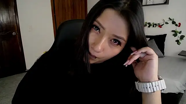 Mia 1120 online show from 10/23/25, 08:18