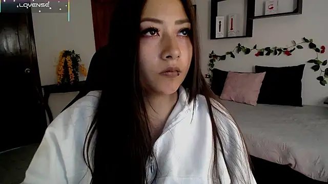 Mia 1120 online show from 11/04/25, 08:23