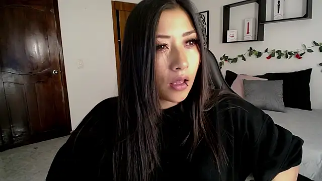 Mia 1120 online show from 10/24/25, 02:27