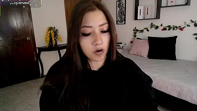 Mia 1120 online show from 10/30/25, 07:55