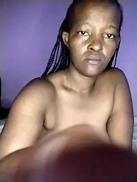 Snapshot of curvyyyyBabe chatting on 12/02/25, 10:00 curvyyyyBabe online show from 12/02/25, 10:00