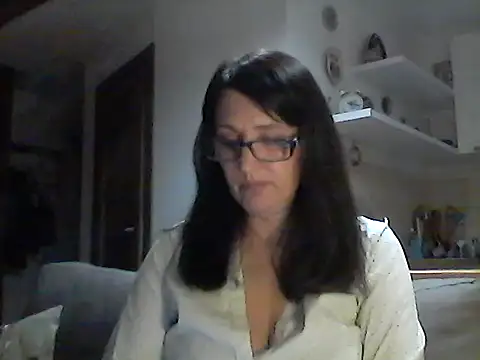 Snapshot of Elena48324 chatting on 05/15/26, 06:17 Elena48324 online show from 05/15/26, 06:17