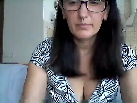 Snapshot of Elena48324 chatting on 07/05/26, 10:11 Elena48324 online show from 07/05/26, 10:11