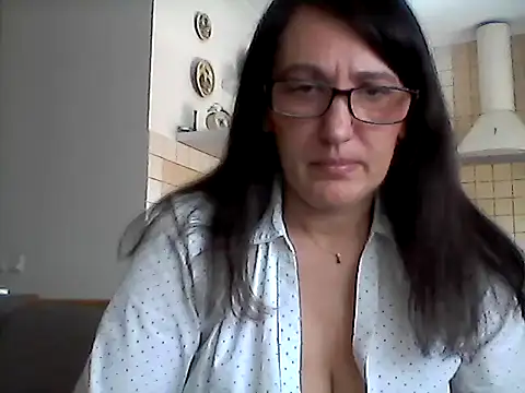 Snapshot of Elena48324 chatting on 05/30/26, 10:21 Elena48324 online show from 05/30/26, 10:21