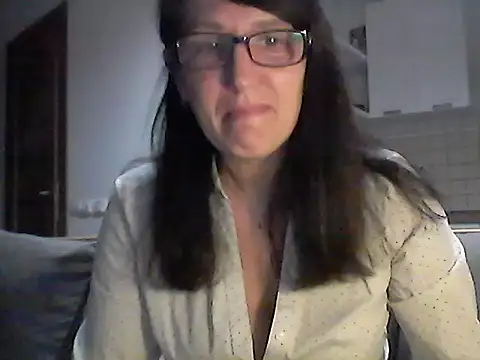 Snapshot of Elena48324 chatting on 05/20/26, 06:05 Elena48324 online show from 05/20/26, 06:05