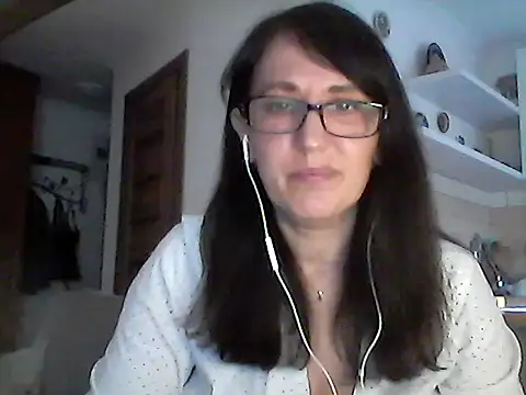 Snapshot of Elena48324 chatting on 06/03/26, 05:28 Elena48324 online show from 06/03/26, 05:28