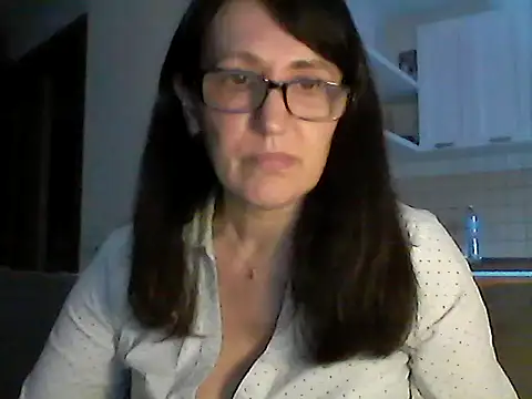 Snapshot of Elena48324 chatting on 05/18/26, 05:18 Elena48324 online show from 05/18/26, 05:18