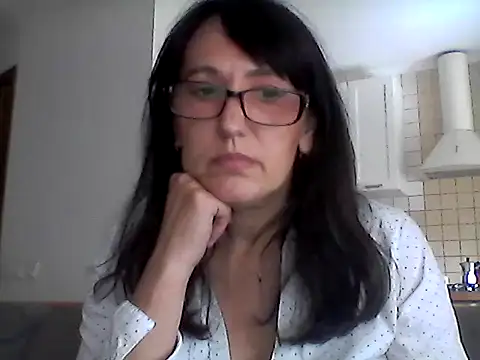 Snapshot of Elena48324 chatting on 06/15/26, 11:21 Elena48324 online show from 06/15/26, 11:21