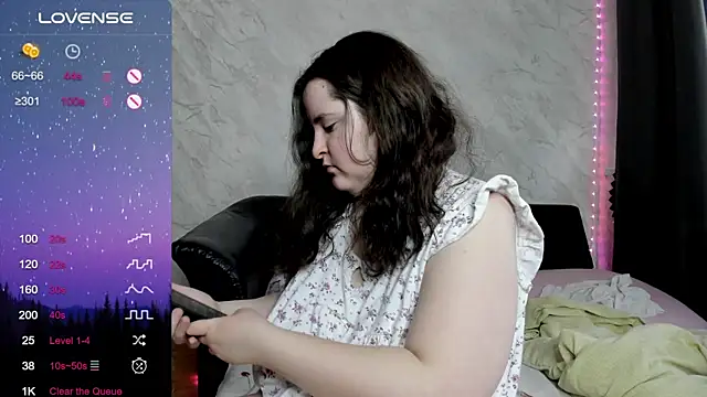 Snapshot of alice_allens chatting on 10/06/25, 01:12 alice allens online show from 10/06/25, 01:12