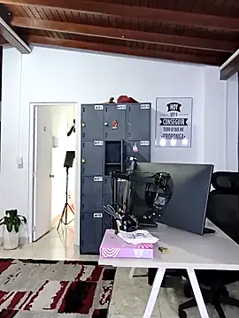 Zafiro  Brown online show from 12/15/25, 09:04