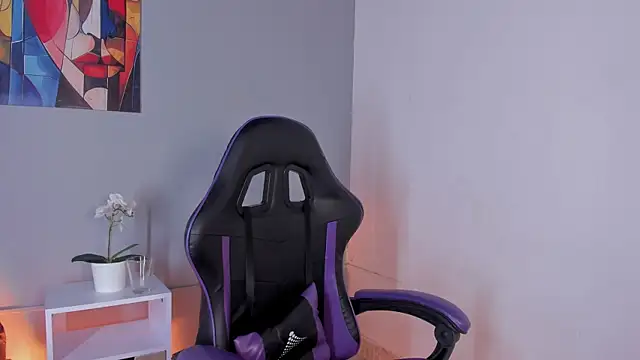 Zafiro  Brown online show from 04/10/26, 09:00