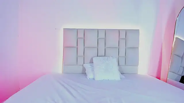 Zafiro  Brown online show from 10/24/25, 08:46