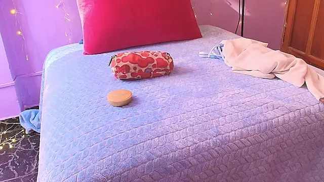 Dafne Mel online show from 11/20/25, 12:50