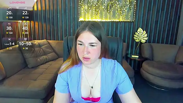 Snapshot of Sofii_darling chatting on 06/14/26, 04:30 Sofii darling online show from 06/14/26, 04:30