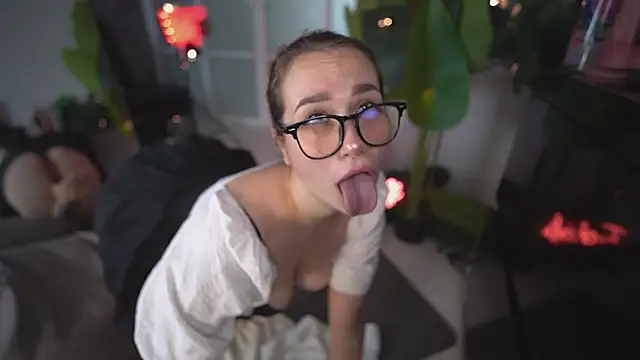 Snapshot of heylixie__ chatting on 02/15/26, 06:25 heylixie online show from 02/15/26, 06:25