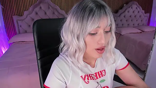 Starbutterflyy  online show from 04/05/26, 05:14