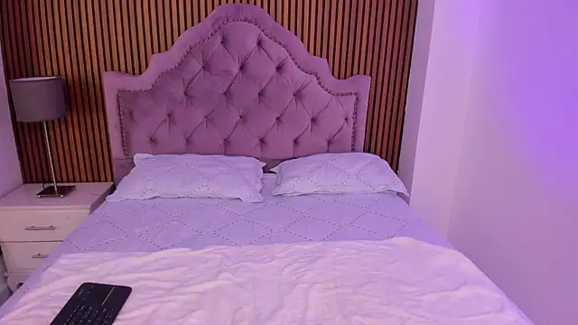 Starbutterflyy  online show from 11/23/25, 04:11