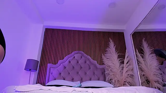 Starbutterflyy  online show from 12/23/25, 04:56