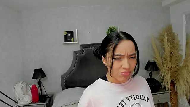 Starbutterflyy  online show from 06/04/26, 05:01