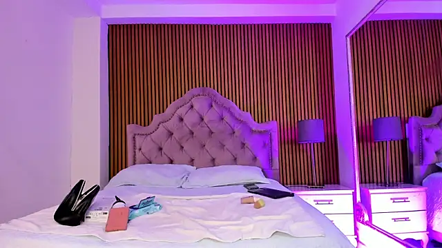 Starbutterflyy  online show from 11/17/25, 04:05