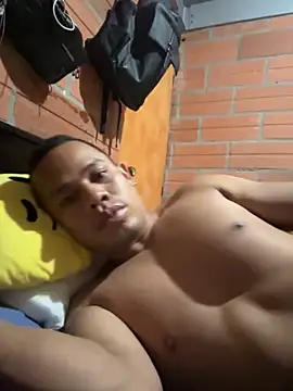 Snapshot of Wells_Miller chatting on 11/09/25, 04:05 Wells Miller online show from 11/09/25, 04:05