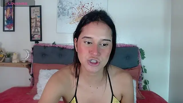 Snapshot of valentini_villa chatting on 10/16/25, 08:28 valentini villa online show from 10/16/25, 08:28