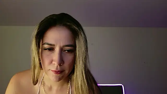 Alexandraa Gomez online show from 02/11/26, 10:09