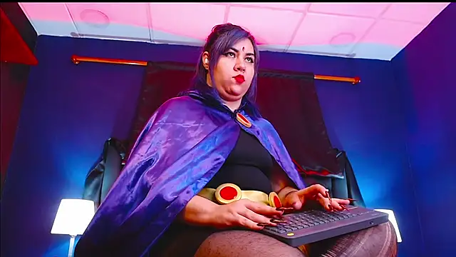 Snapshot of Lilih_golden chatting on 10/31/25, 12:02 Lilih golden online show from 10/31/25, 12:02