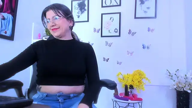 Ariana costa online show from 11/17/25, 01:48