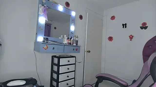 Snapshot of soffy_rosses chatting on 06/19/26, 02:06 soffy rosses online show from 06/19/26, 02:06