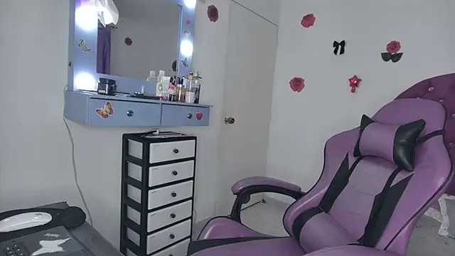 Snapshot of soffy_rosses chatting on 06/04/26, 03:33 soffy rosses online show from 06/04/26, 03:33