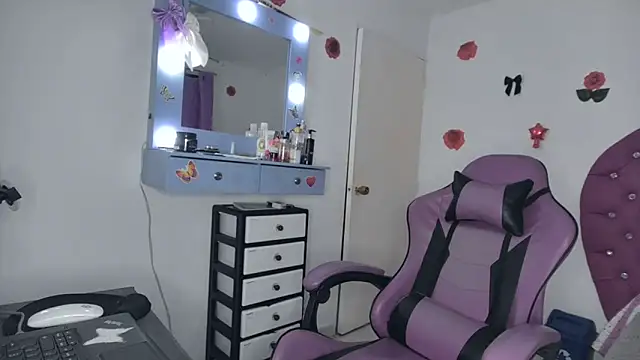 Snapshot of soffy_rosses chatting on 06/08/26, 03:29 soffy rosses online show from 06/08/26, 03:29