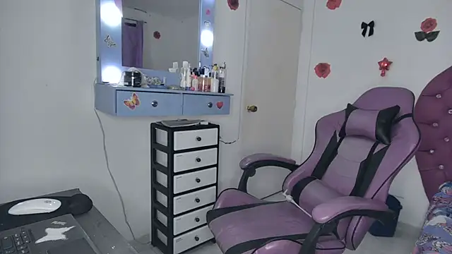 Snapshot of soffy_rosses chatting on 06/22/26, 01:55 soffy rosses online show from 06/22/26, 01:55