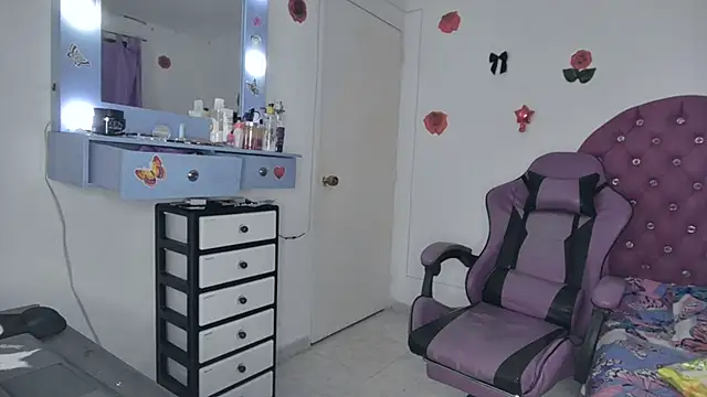 Snapshot of soffy_rosses chatting on 06/21/26, 01:55 soffy rosses online show from 06/21/26, 01:55