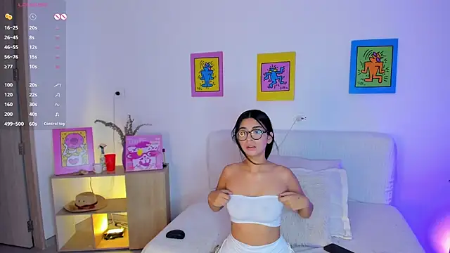 Snapshot of AprilAddams_ chatting on 09/29/25, 09:20 AprilAddams  online show from 09/29/25, 09:20