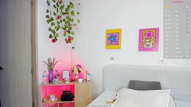 Snapshot of AprilAddams_ chatting on 09/13/25, 09:26 AprilAddams  online show from 09/13/25, 09:26