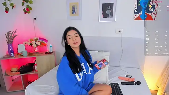 Snapshot of AprilAddams_ chatting on 09/10/25, 09:58 AprilAddams  online show from 09/10/25, 09:58