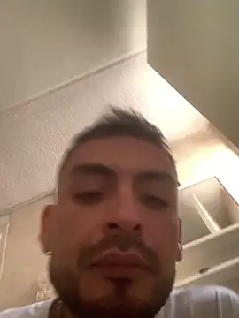 malek xarx  online show from 10/22/25, 07:02