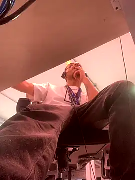 malek xarx  online show from 11/27/25, 03:23