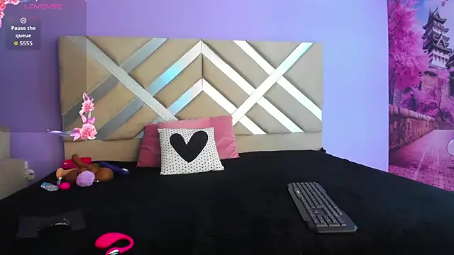 Snapshot of tiana_rosse_ chatting on 09/18/25, 12:08 tiana rosse online show from 09/18/25, 12:08