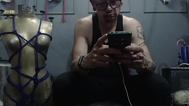 Snapshot of zain_kreigger chatting on 04/06/26, 02:18 zain kreigger online show from 04/06/26, 02:18