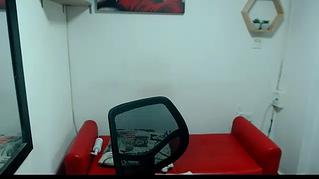 DIVAX MONSERRAT online show from 05/08/26, 12:36