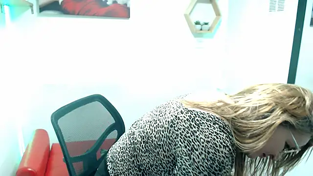 Snapshot of DIVAX_MONSERRAT chatting on 06/21/26, 07:41 DIVAX MONSERRAT online show from 06/21/26, 07:41