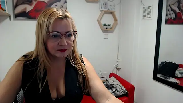 DIVAX MONSERRAT online show from 01/11/26, 05:31