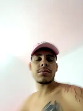 Snapshot of Luke_Stone chatting on 09/26/25, 01:40 Luke Stone online show from 09/26/25, 01:40