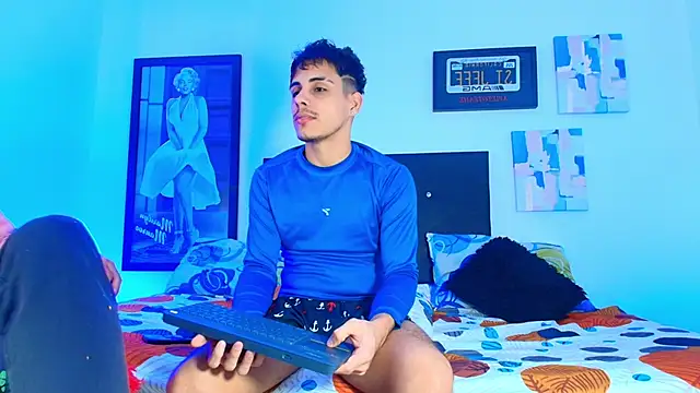 Snapshot of Luke_Stone chatting on 10/27/25, 09:38 Luke Stone online show from 10/27/25, 09:38