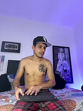 Snapshot of Luke_Stone chatting on 10/19/25, 06:32 Luke Stone online show from 10/19/25, 06:32